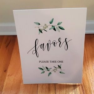 "Favors" sign